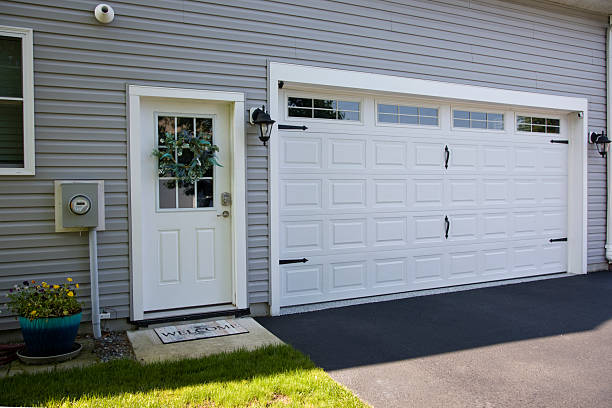24/7 Emergency Garage Door Panel Replacement experts in Arlington, VA